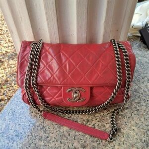 ♥️Authentic Chanel Easy Flap Bag🩷